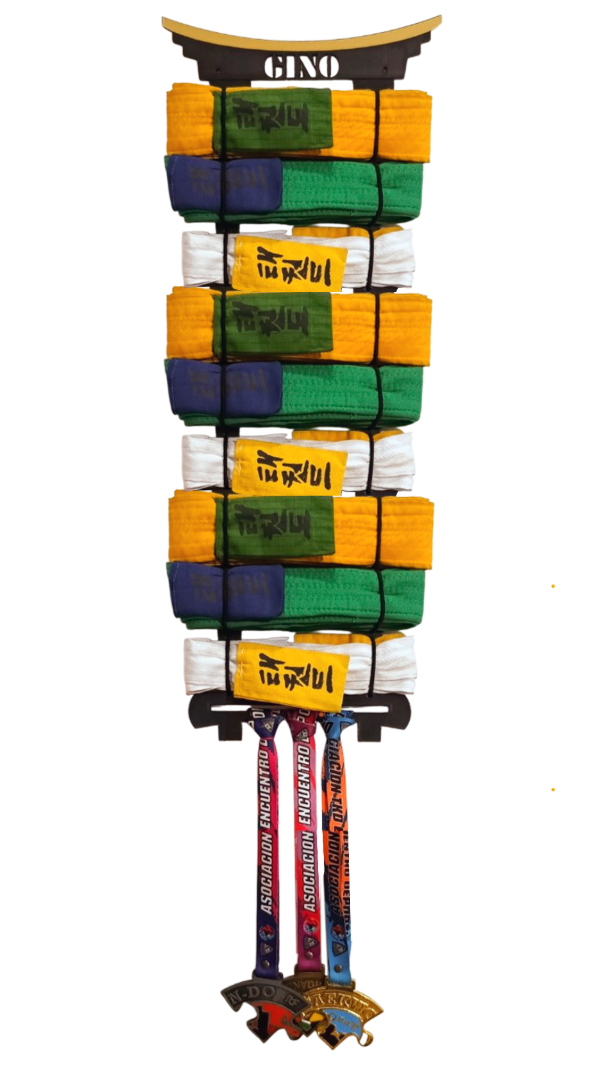 Producto - Porta Cinturones y Medallero con 3 Modulos para 9 cinturones - Artes marciales