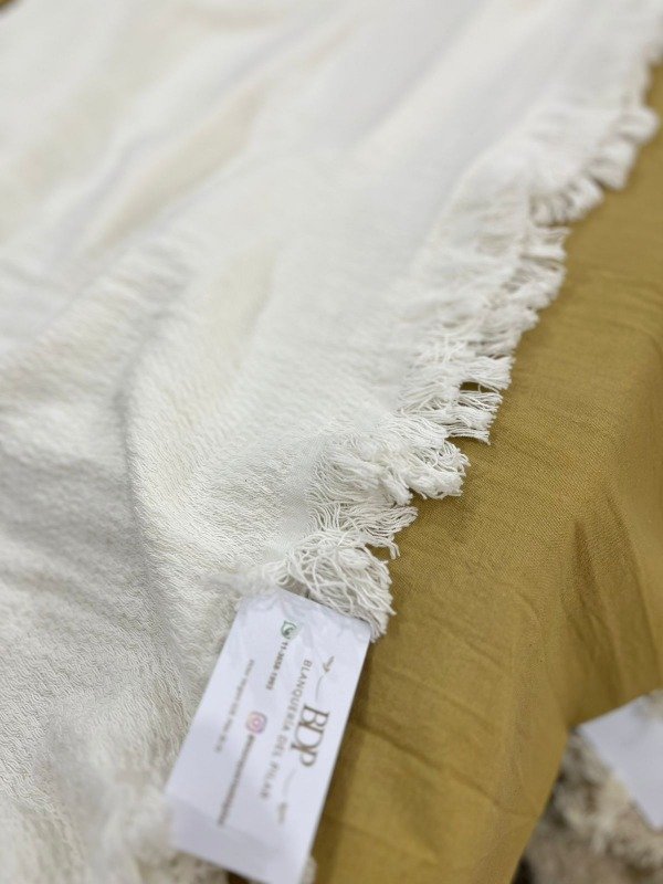 Producto - Manta/Pie cama rustica liviana Off white