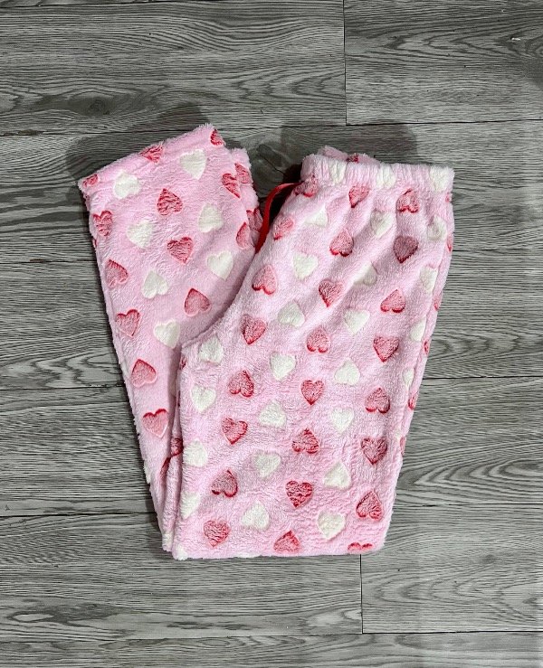 Producto - Pantalón plush Rosa corazones rojos y blancos