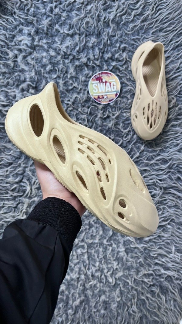 Producto - YEEZY FOAM RUNNER DESERT SAND