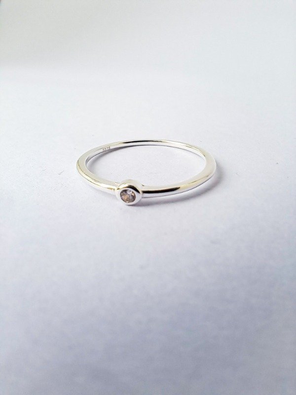 Producto - Anillo Fino y Punto de Luz