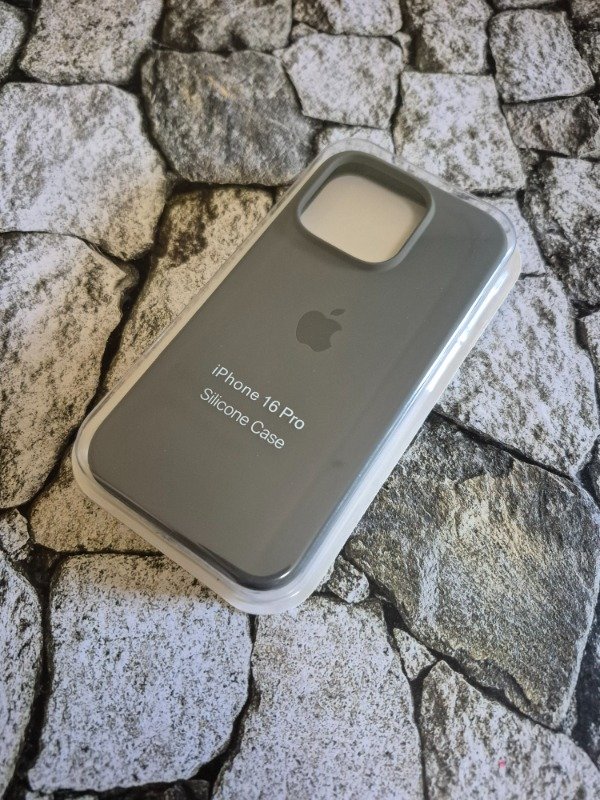 Producto - Funda silicone case logo Iphone 16 Pro gris oscuro