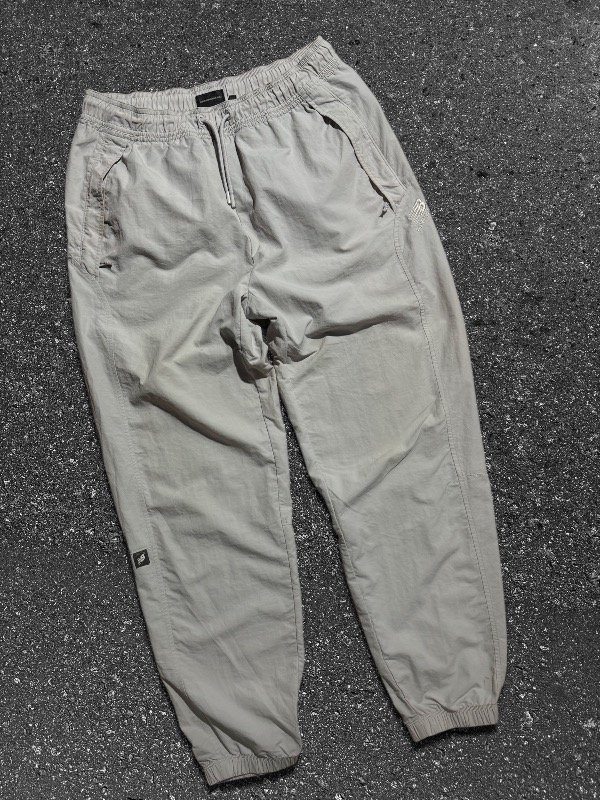 Producto - PANT NEW BALANCE ROMPEVIENGOS OG