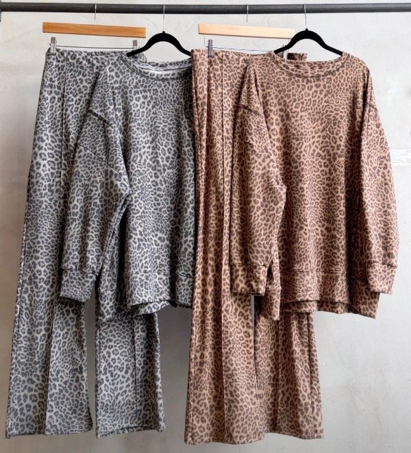 Producto - Buzo y palazo de Darlon animal print