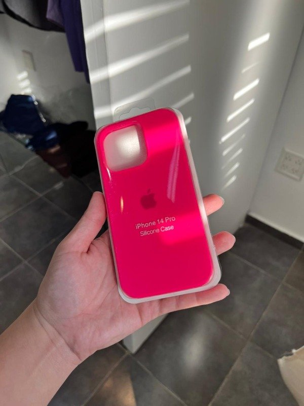 Producto - Silicone Case Rosa Fluor (Iphone 14 pro)