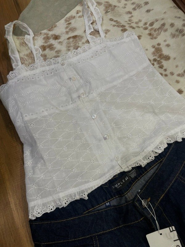 Producto - Blusa Broderie cuello cuadrado