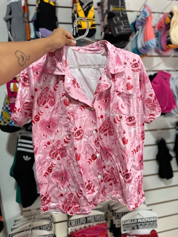 Producto - Camisero corazones rosa