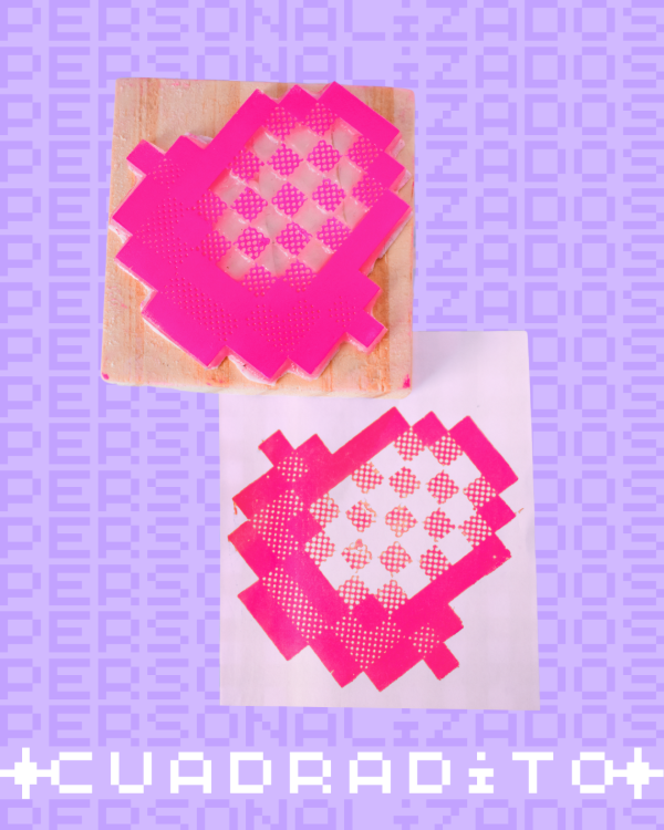 Producto - Sello personalizado en fotopolímero  - base madera cuadrada