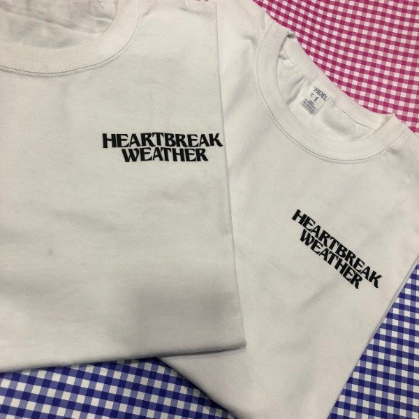 Remera heartbreak weather pocket