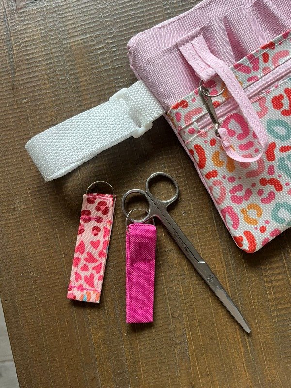 Producto - LLAVERO FUCSIA