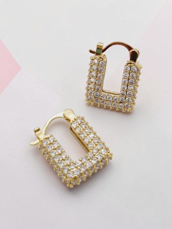 Producto - Aros acero dorado argollita inflad cuadrada text strass