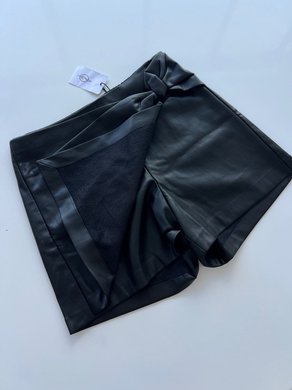 Producto - Short pollera Moño Efecto piel Stradivarius Talle 38