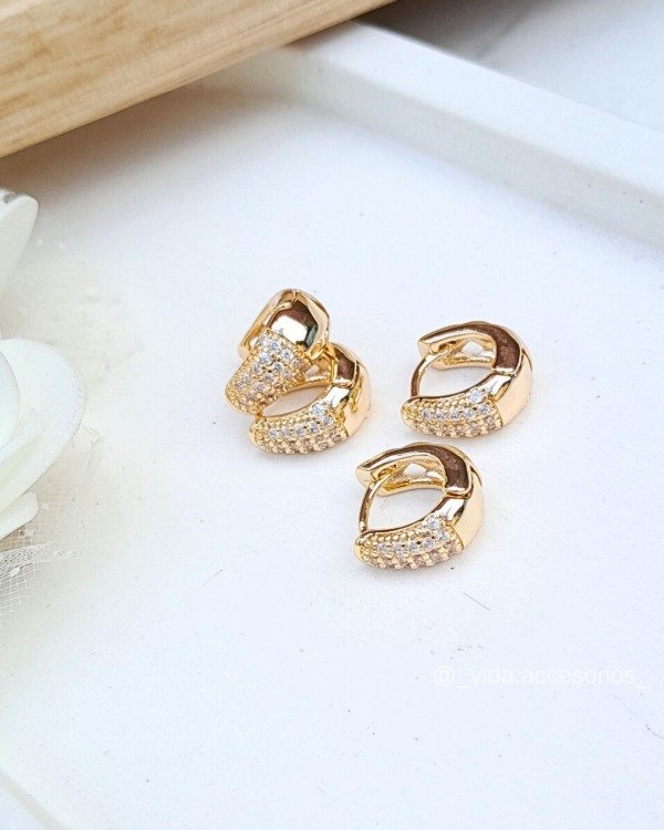 Producto - Argollitas oval doradas con micropave de 12 mm