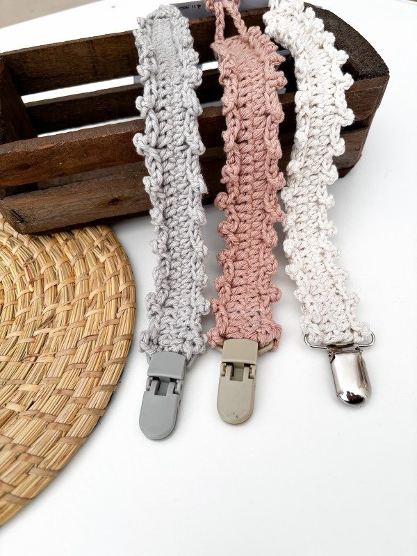 Producto - Portachupetes tejido puntitas