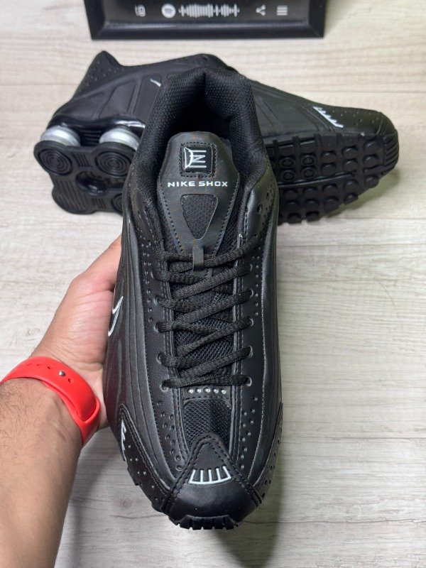 Producto - Nike Shox R4 Black/Metallic - 1