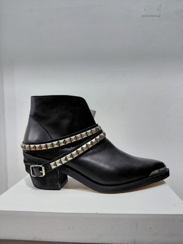 Producto - PAZ cuero negro