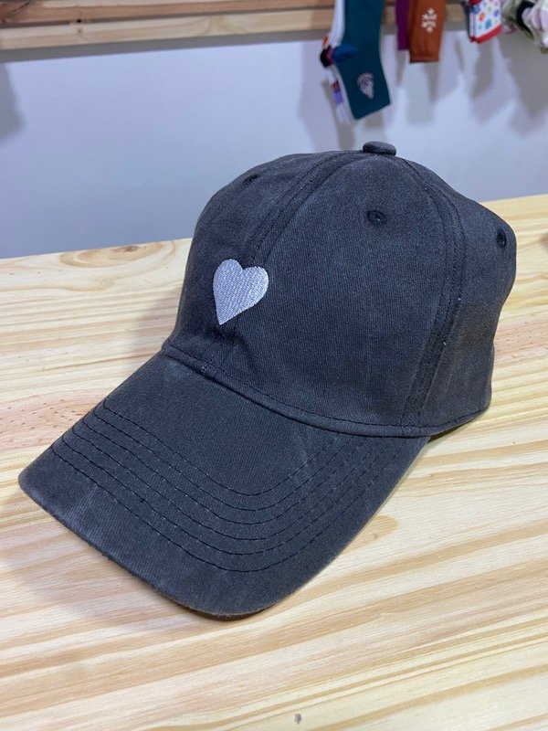 Producto - GORRA CORAZÓN - FRASE (NEGRO)