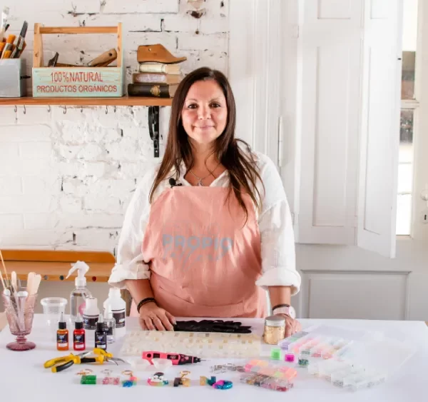 Producto - TALLER ONLINE LLAVEROS EN RESINA EPOXI