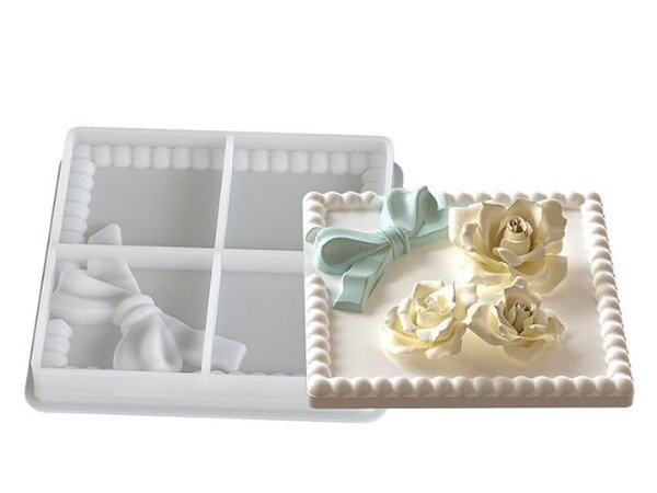 Producto - Molde bandeja cuadrada con moño en diagonal