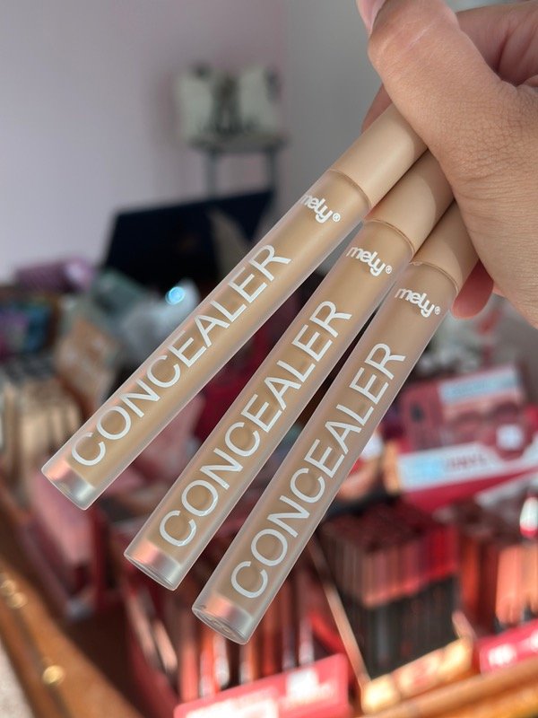 Producto - CORRECTOR DE OJERAS MELY