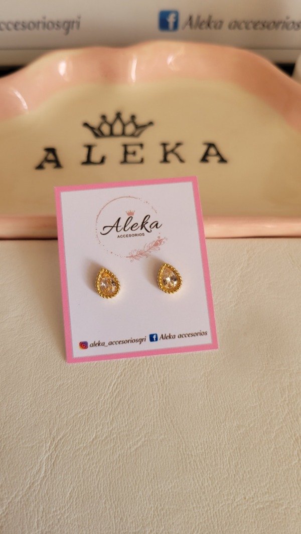 Producto - Aros gotas cubic blanco de acero dorado - 2
