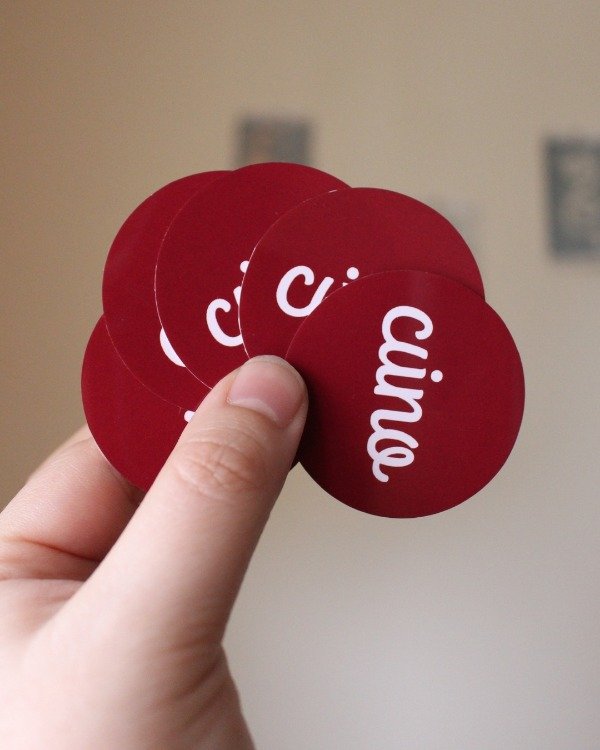 Producto - Stickers logo resistentes al agua (5cm)