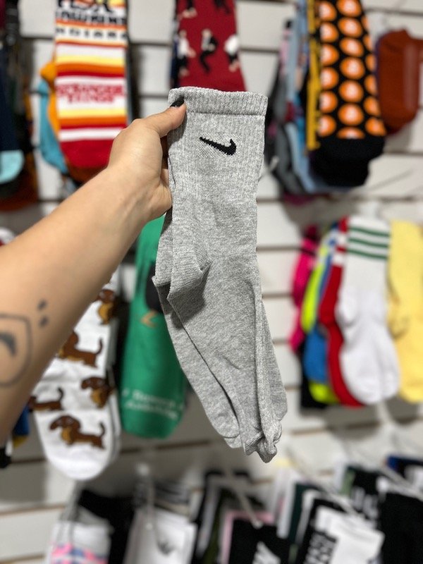 Producto - Nike gris