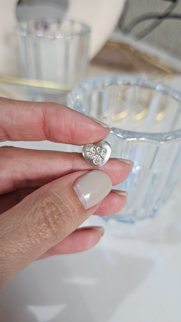 Producto - Dije pasante corazón con huella cubic 1cm. Plata