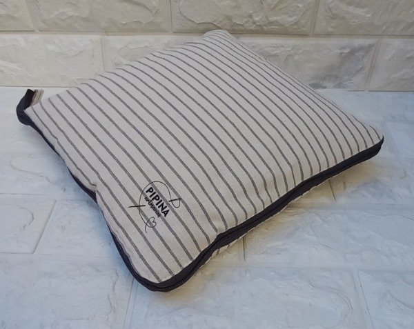 Producto - Almohadón con manta gris