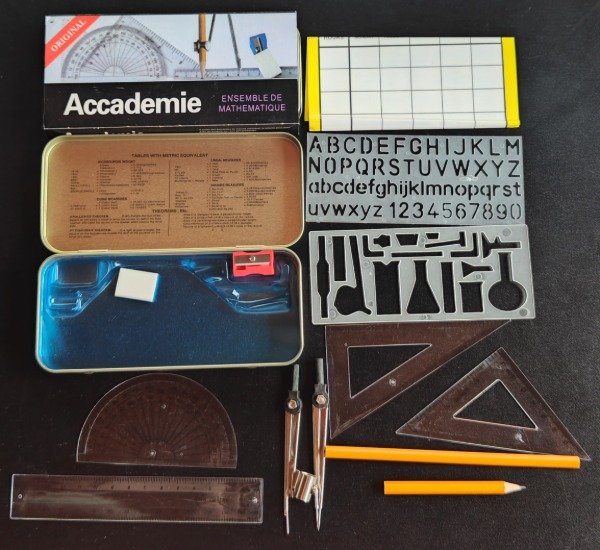 Producto - Set de Geometría metálico