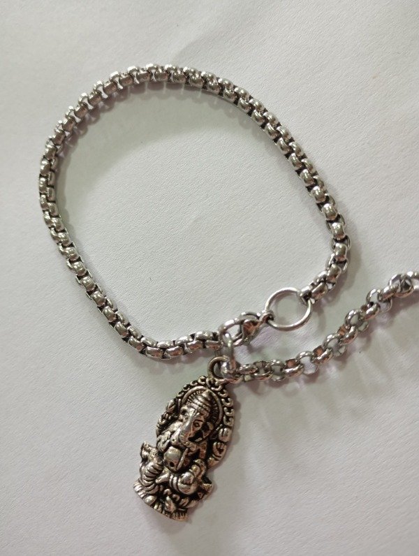 Producto - Pulsera de acero con dije
