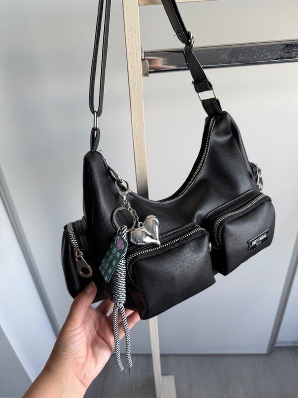 Producto - CHARM CORAZON CON CORDON BLANCO