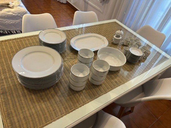 Producto - LOTE DE VAJILLA VERBANO CON BIROLA PLATEADA 49 PIEZAS. PRECIO POR TODO #10940