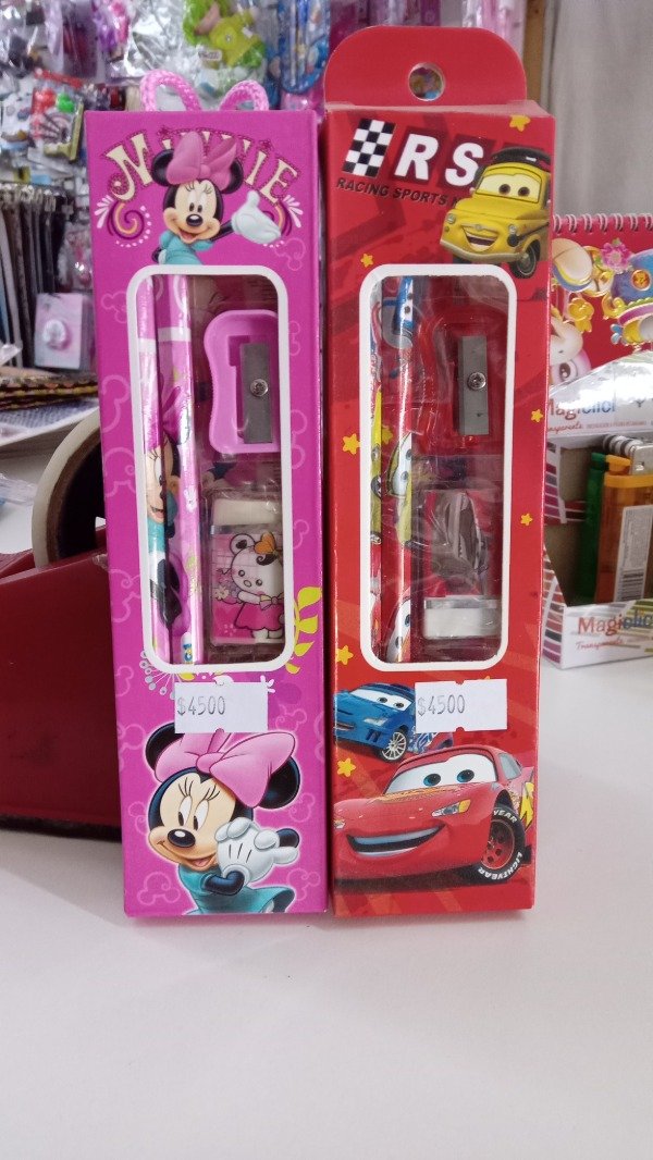 Producto - Set de 2 lapices, goma, sacapuntas y regla