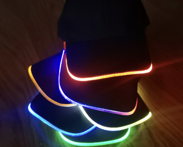 Producto - YJ0771 Gorro Visera Color Negro Con Led Multicolor