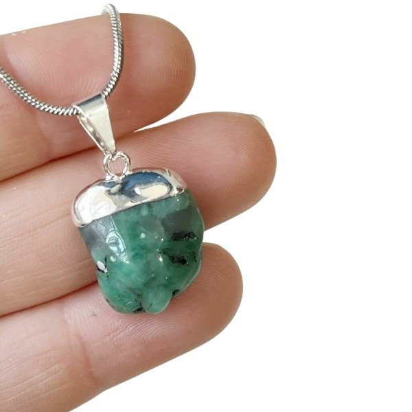 Producto - Dije rolado de raiz de esmeralda en baño de plata