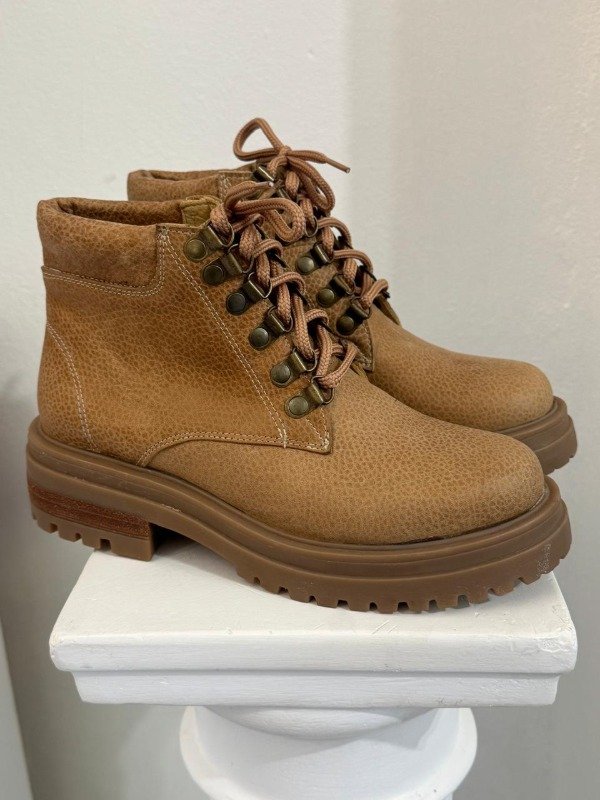 Producto - BORCEGOS VIC DE CUERO GRANDEADO COLOR SUELA