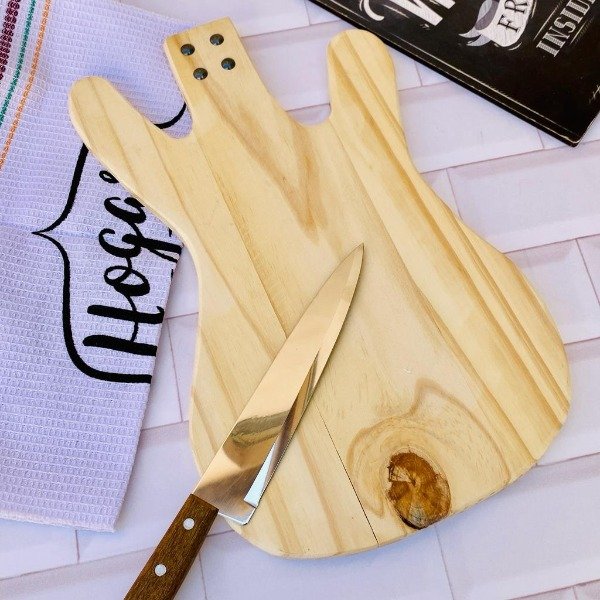 Producto - TABLA DE MADERA CON FORMA DE GUITARRA