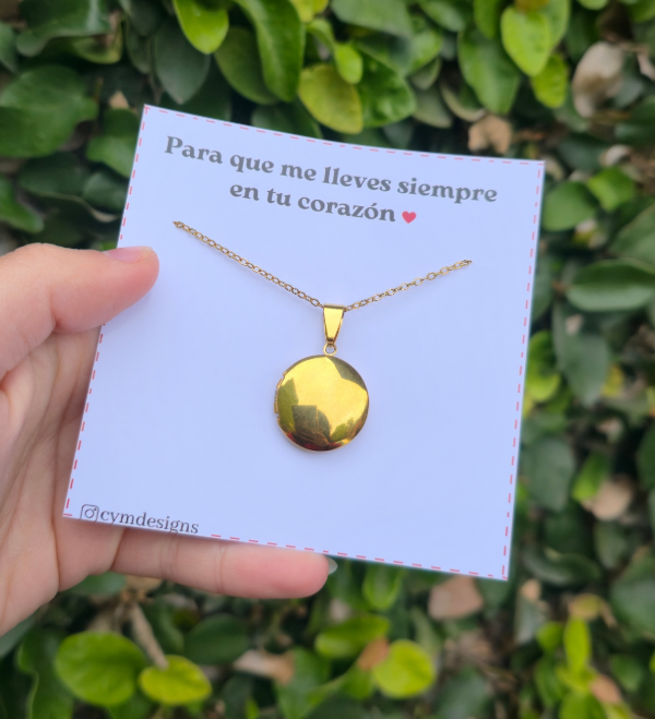 Producto - Collar relicario redondo liso dorado + fotos de regalo