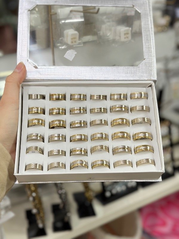 Producto - Anillo acero con detalle acero dorado ancho