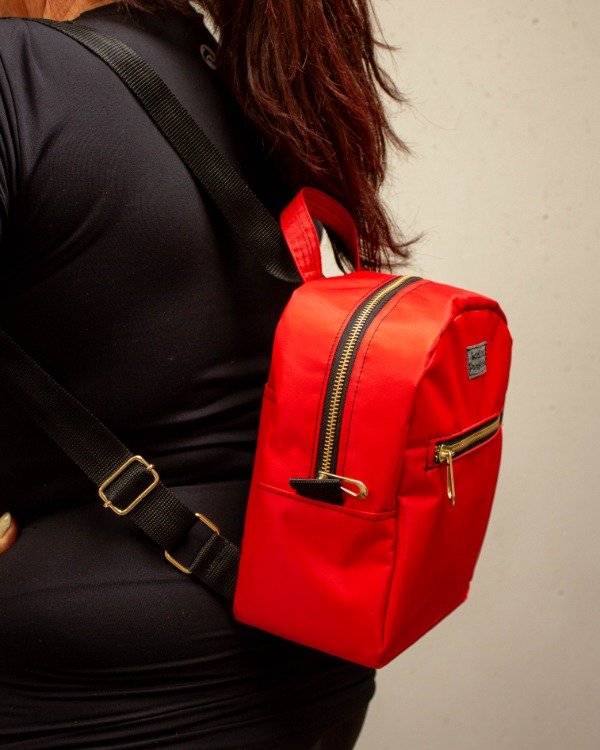 Producto - Mochila PITRA roja cierre dorado