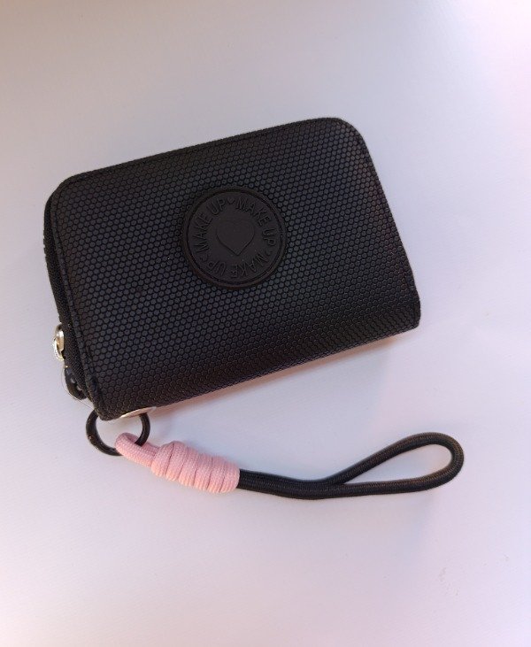 Producto - BILLETERA UN CIERRE CHICO FLORA NEGRO
