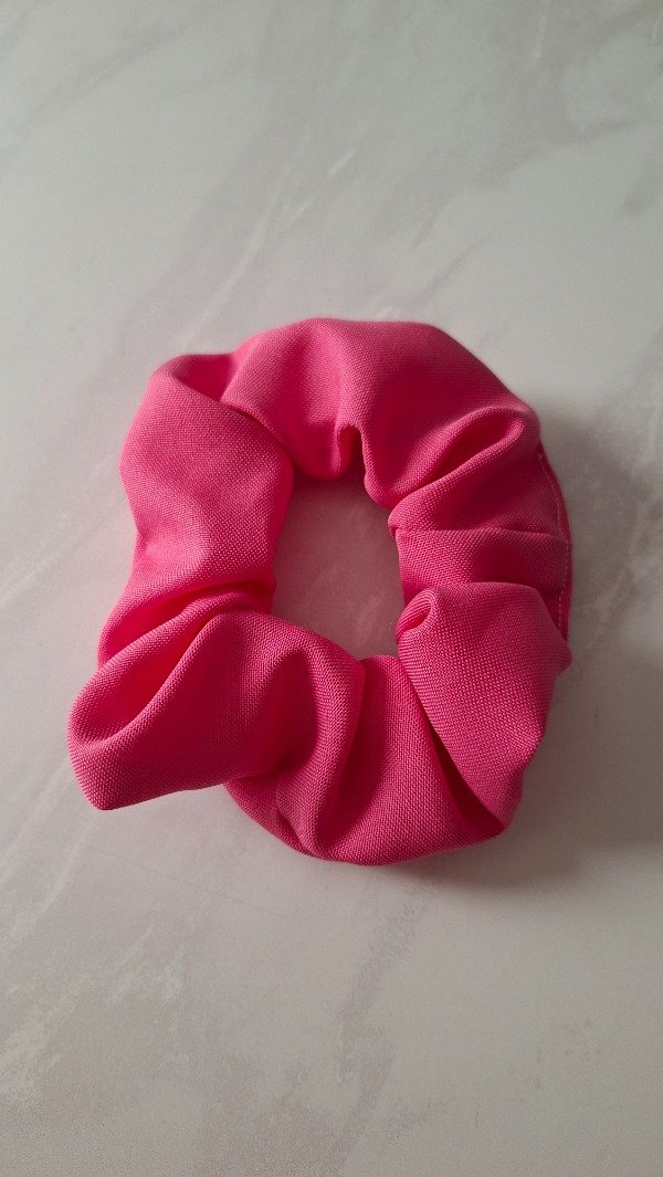 Producto - Scrunchie tropical fuscia I