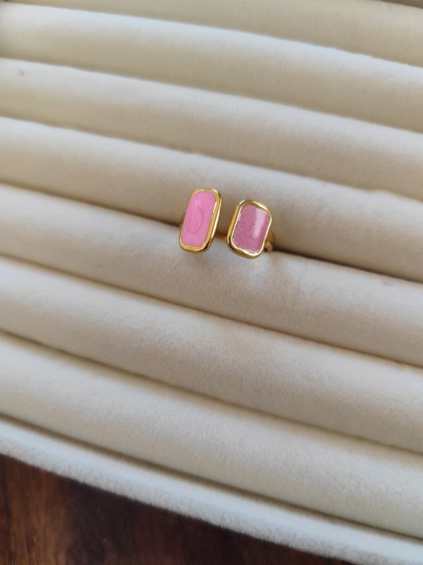 Producto - Anillo doble rosa. Acero dorado.