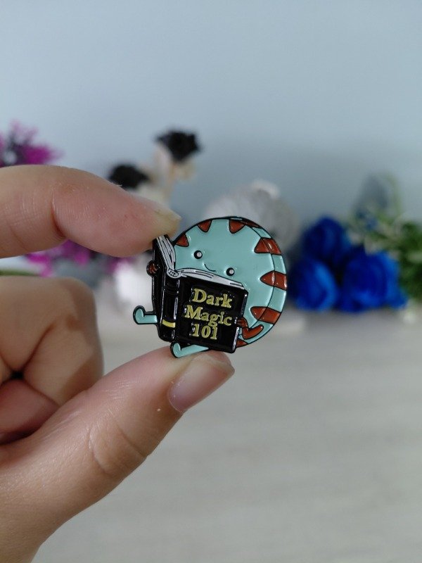 Producto - Pin metalizado - Hora de Aventura "Dark Magic 101" #1655
