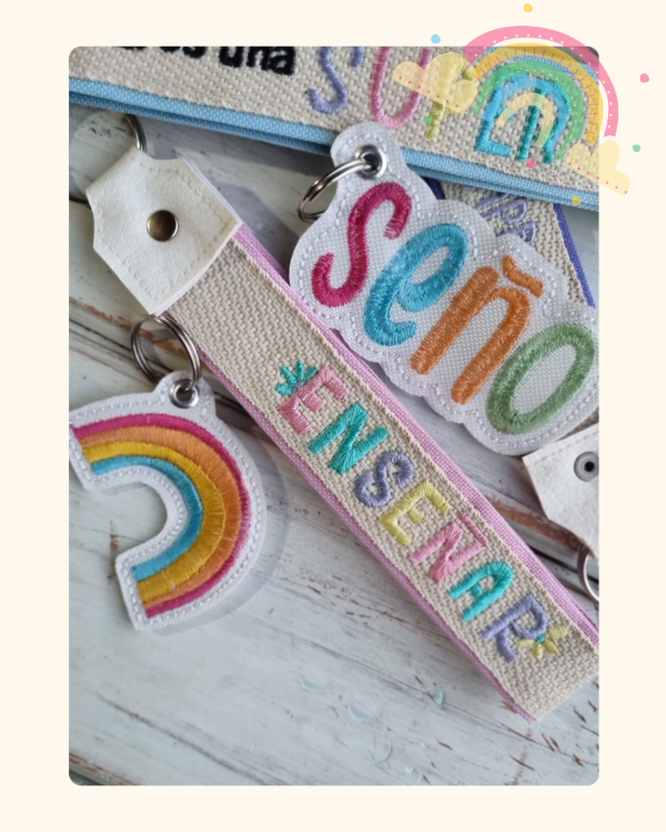 Producto - Llavero + Charms- Día del Maestro- "ENSEÑAR ES UN ACTO DE AMOR" - 1