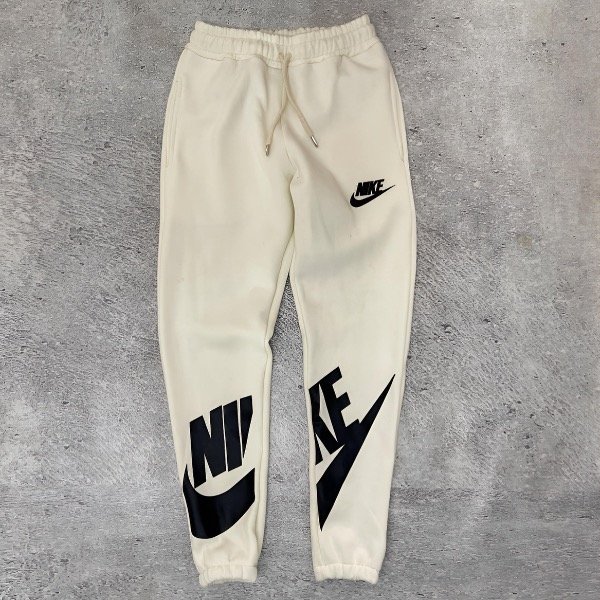 Producto - Pantalón Nike cortado natural 2