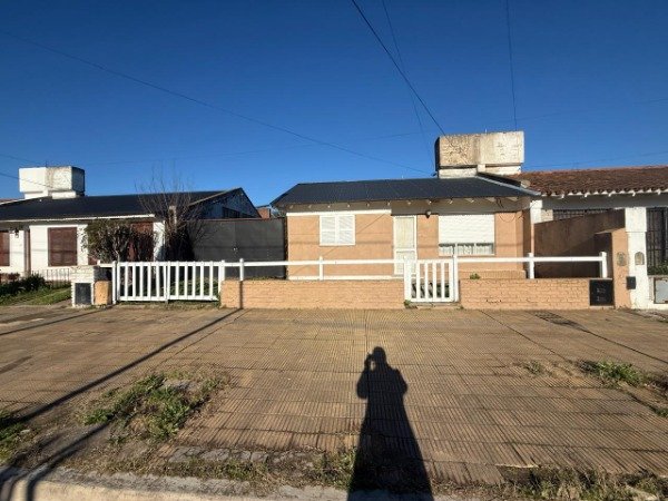Producto - Casa en venta en calle 55 bis N 4887 entre 102 bs y 106 - 0