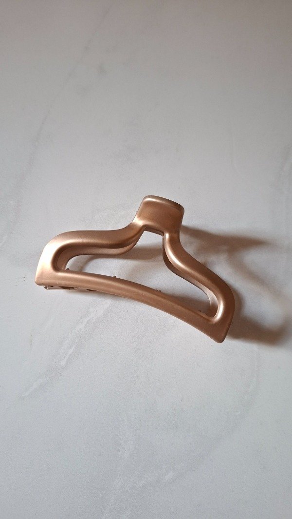 Producto - Broche naranja metalizado