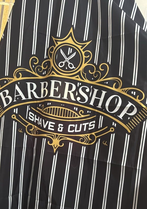 Producto - Capa con gancho barber Shop dorada y negro